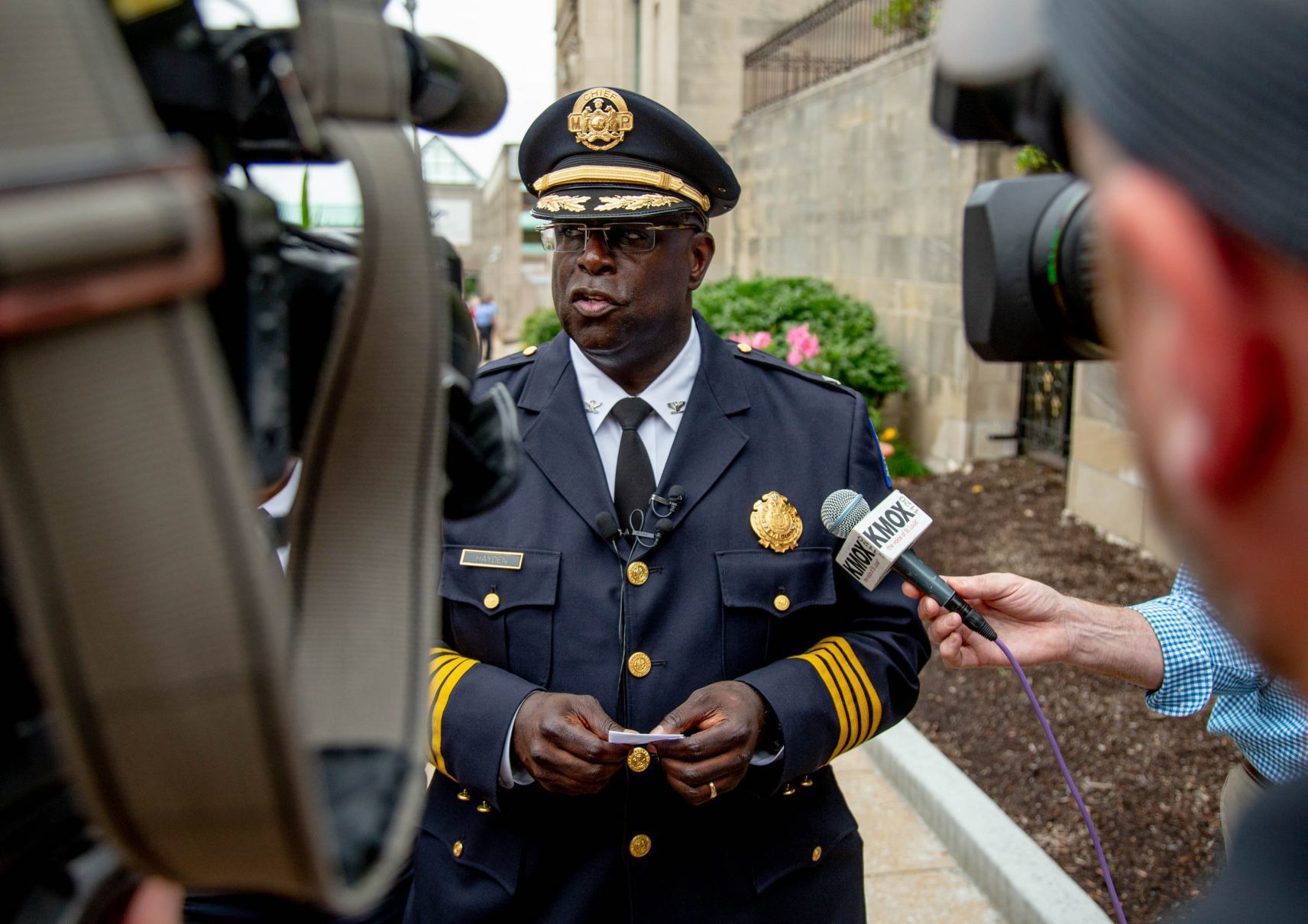 Man killed by St. Louis police officer after shooting different officer in leg
